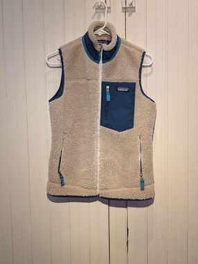 Patagonia Women’s Cream Sherpa Fleece Vest with Teal Chest Pocket